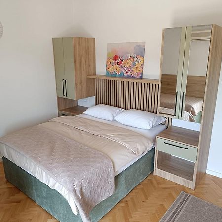 Diana Rooms&Apartments Starigrad Paklenica Exterior foto