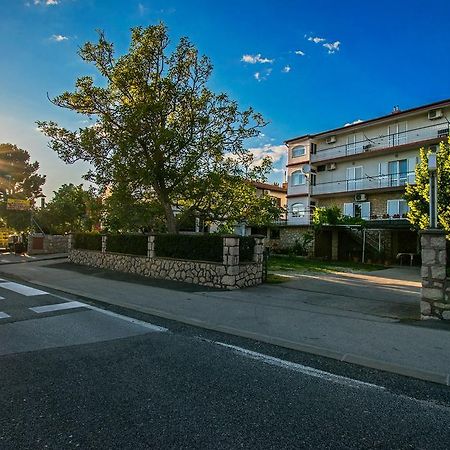 Diana Rooms&Apartments Starigrad Paklenica Exterior foto
