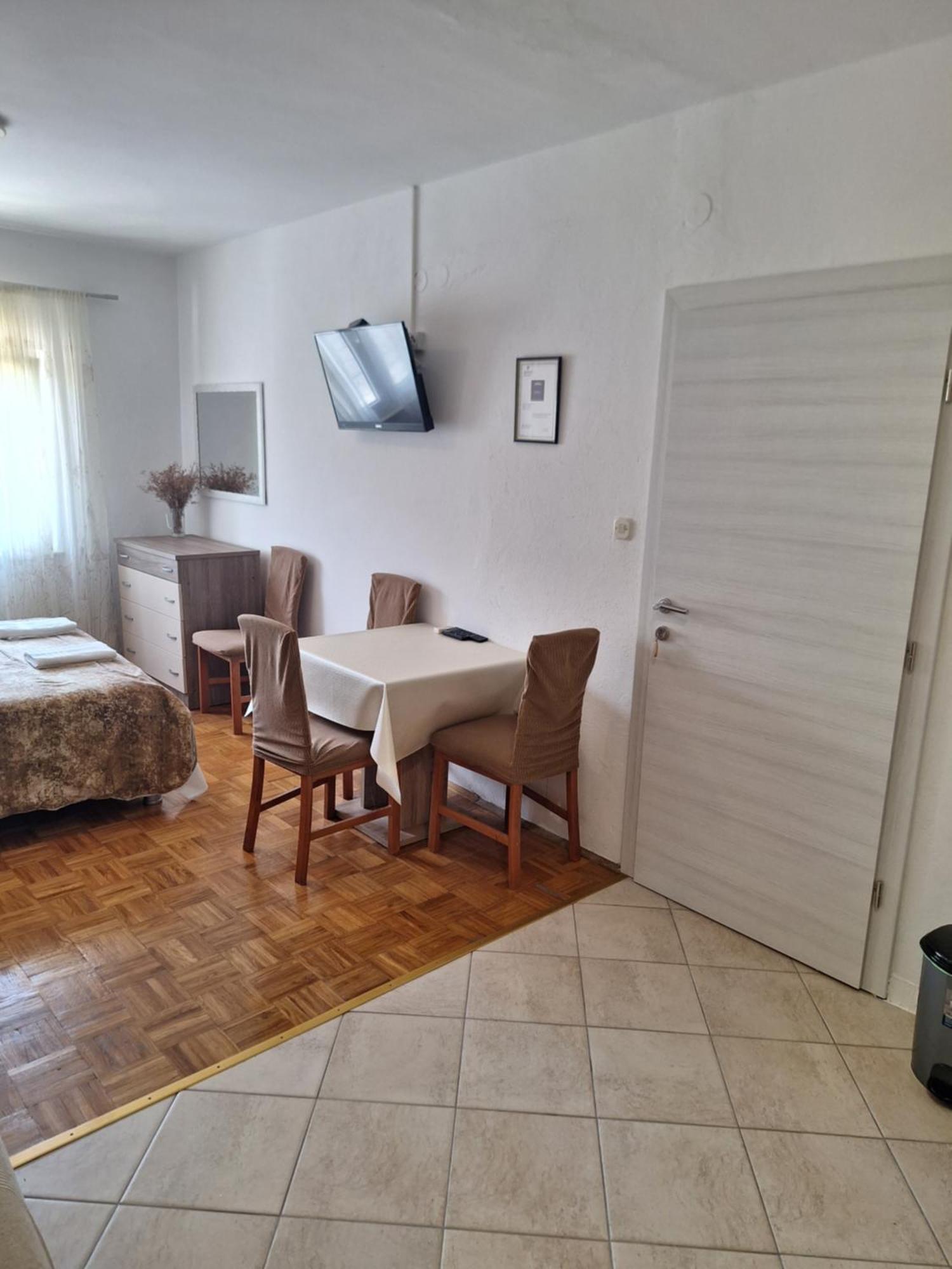 Diana Rooms&Apartments Starigrad Paklenica Exterior foto
