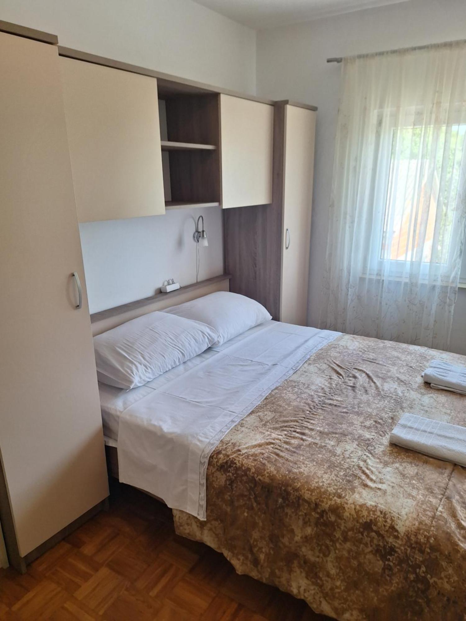 Diana Rooms&Apartments Starigrad Paklenica Exterior foto