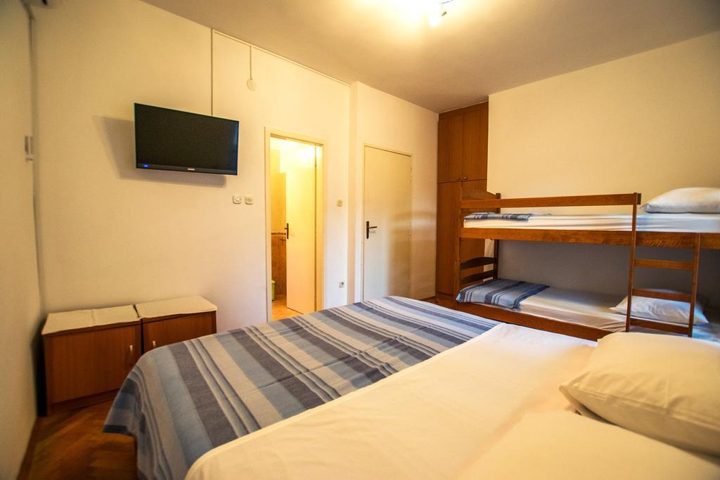 Diana Rooms&Apartments Starigrad Paklenica Exterior foto
