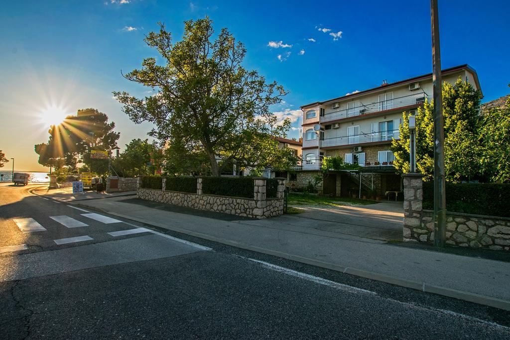 Diana Rooms&Apartments Starigrad Paklenica Exterior foto